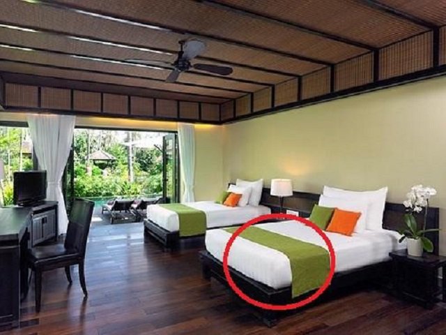 Khách sạn nào cũng có khăn trải ngang giường, 99% mọi người không biết để làm gì? - 1 - kythuatcanhtac.com
