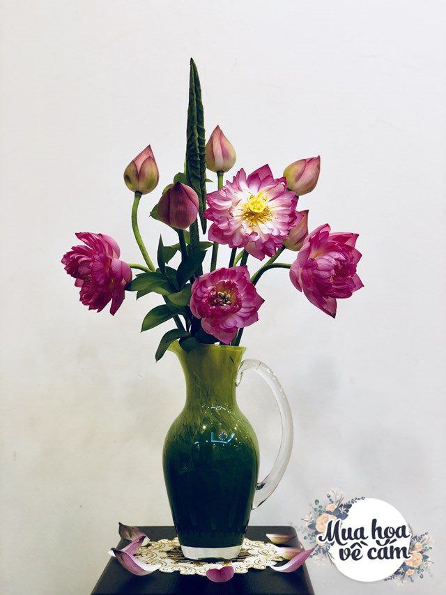 Muôn kiểu cắm hoa sen đẹp hút hồn của chị em Việt, nhìn là muốn amp;#34;rướcamp;#34; ngay 1 bình - 24 - kythuatcanhtac.com