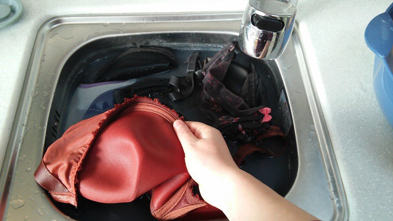 5 loại quần áo tuyệt đối không cho vào máy giặt vì không hỏng quần áo cũng nhanh hỏng máy - 1 - kythuatcanhtac.com