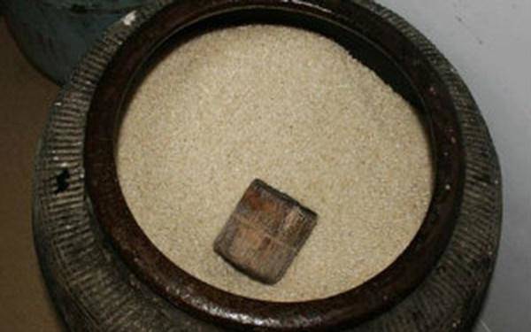 Lặng lẽ đặt bao lì xì vào hũ gạo, cả năm Thần Tài phù hộ, sớm có ngày giàu sang - 1 - kythuatcanhtac.com