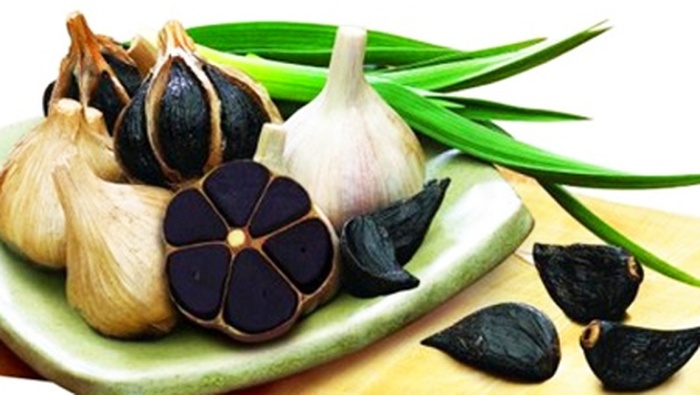 Tỏi đen (Black garlic) là tỏi tươi (tỏi trắng bình thường) được lên men từ men vi sinh. - kythuatcanhtac.com