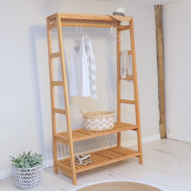 Gợi ý cách làm thang gỗ treo quần áo tiết kiệm diện tích - kythuatcanhtac.com