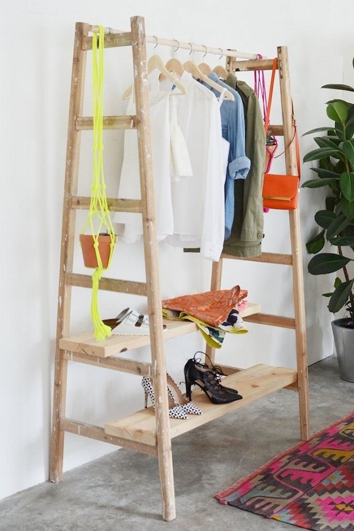 Gợi ý cách làm thang gỗ treo quần áo tiết kiệm diện tích - kythuatcanhtac.com