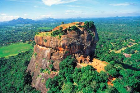 Tảng đá lớn Sigiriya (Lion's rock) nằm ở một thị trấn thuộc trung tâm quận Matale của Sri Lanka 2 - kythuatcanhtac.com