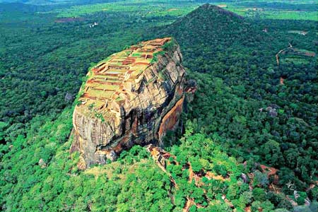 Tảng đá lớn Sigiriya (Lion's rock) nằm ở một thị trấn thuộc trung tâm quận Matale của Sri Lanka 1 - kythuatcanhtac.com