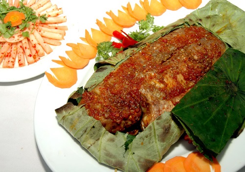 Món ăn từ sen: Cá điêu hồng nướng lá sen - kythuatcanhtac.com