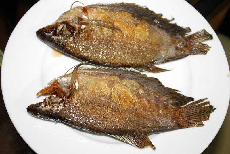 Đặc sản khô cá Sặc Rằn chiên ăn với cơm - kythuatcanhtac.com