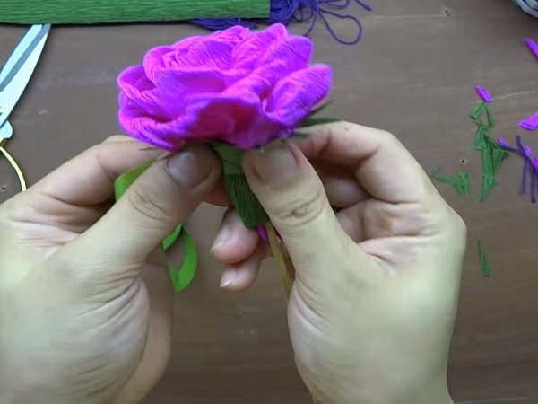 Cách làm hoa giấy đẹp đơn giản để trang trí - 8 - kythuatcanhtac.com
