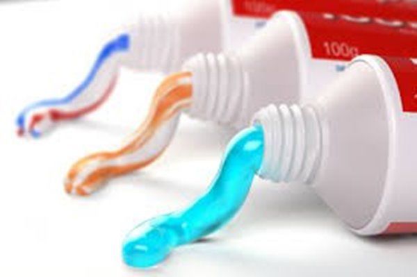 6 mẹo dùng kem đánh răng làm sạch các đồ dùng trong nhà mà bạn chưa biết - 3 - kythuatcanhtac.com