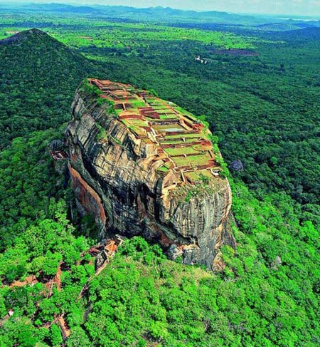 Tảng đá lớn Sigiriya (Lion's rock) nằm ở một thị trấn thuộc trung tâm quận Matale của Sri Lanka 3 - kythuatcanhtac.com