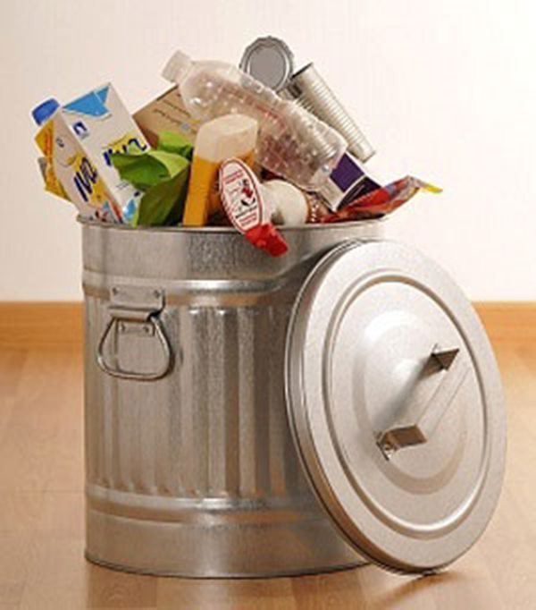 Thử thả miếng bông gòn vào thùng rác, không cần khử mùi vẫn thơm cả tuần - 3 - kythuatcanhtac.com