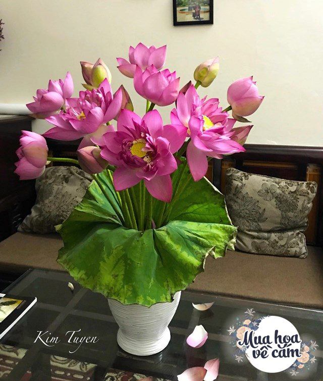 Muôn kiểu cắm hoa sen đẹp hút hồn của chị em Việt, nhìn là muốn amp;#34;rướcamp;#34; ngay 1 bình - 22 - kythuatcanhtac.com