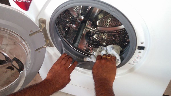 Cách vệ sinh máy giặt chỉ với vài bước cực đơn giản, không cần tháo lồng vẫn sạch bóng - 3 - kythuatcanhtac.com
