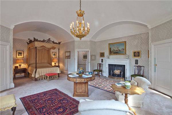 Choáng ngợp với biệt thự cổ điển trị giá 27 triệu bảng nơi gia đình David Beckham tự cách ly - 9 - kythuatcanhtac.com