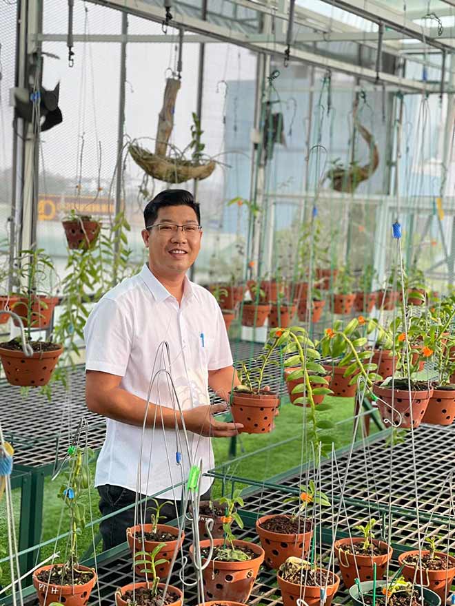 Nghệ nhân Trần Ngọc Dương với niềm đam mê trồng hoa lan đột biến - 1 - kythuatcanhtac.com