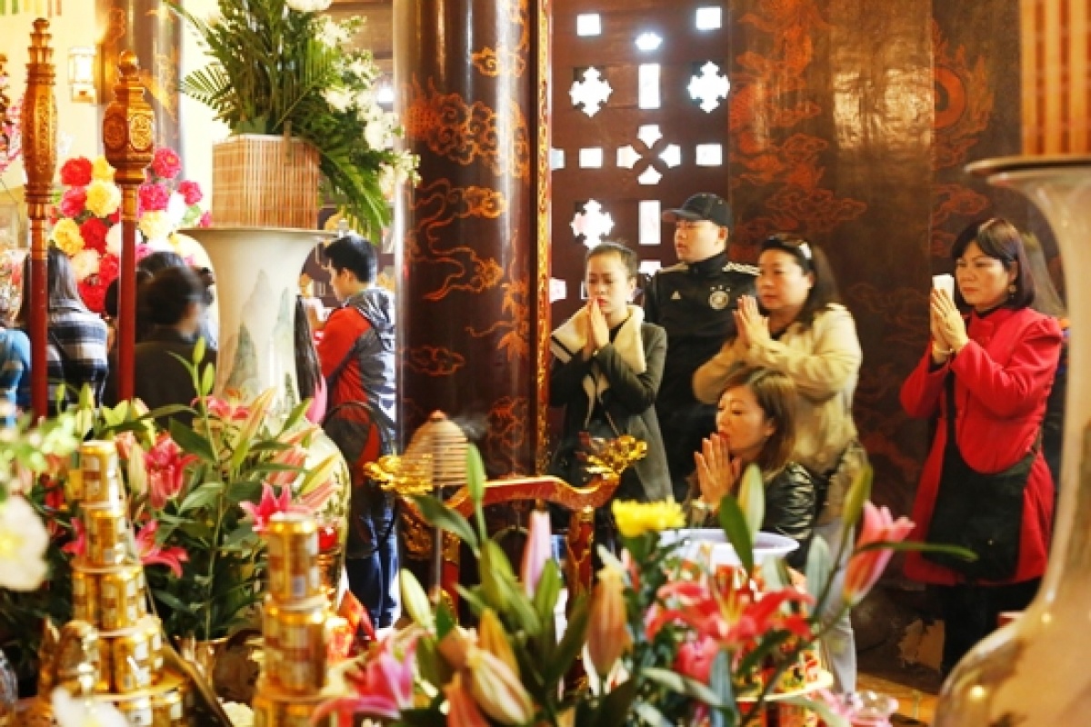 Đi lễ chùa Rằm tháng Giêng không dâng tiền mã, không cài tiền thật vào mâm lễ cúng Phật - 1 - kythuatcanhtac.com