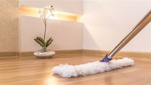 Khi lau sàn hãy thêm một thìa amp;#34;nước thầnamp;#34; này, nền nhà trắng muốt, thơm sạch cả tuần - 1 - kythuatcanhtac.com
