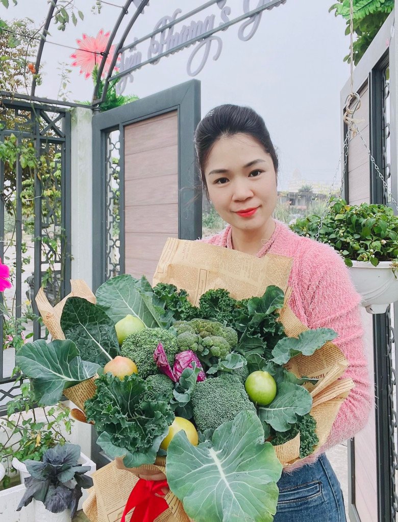 Mẹ bốn con Quảng Ninh làm vườn rộng 300m2, cắm hoa bằng rau củ độc lạ, đẹp như hoa tươi - 1 - kythuatcanhtac.com