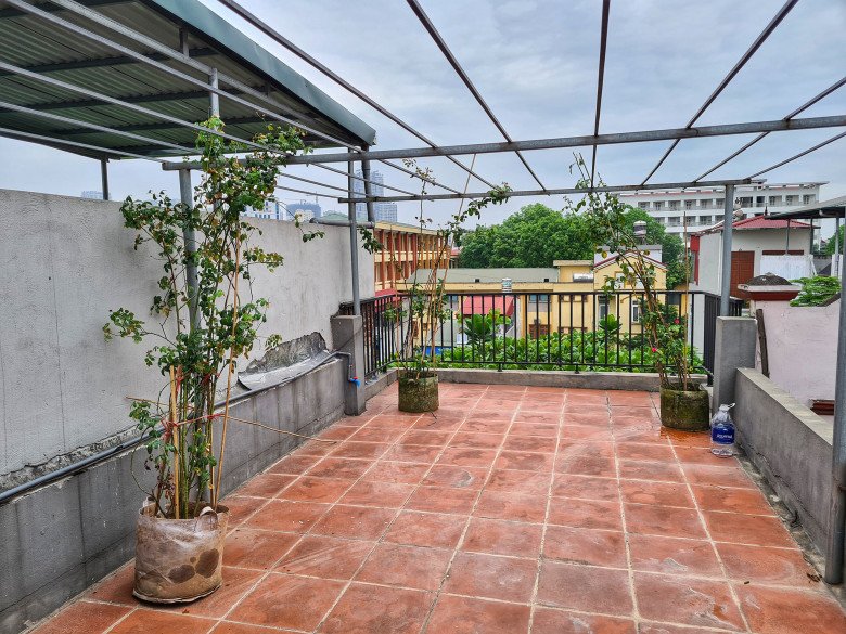 Cải tạo sân thượng 70m2 làm vườn, gia đình Hà Nội có góc sống ảo đẹp, rau ăn không xuể - 3 - kythuatcanhtac.com