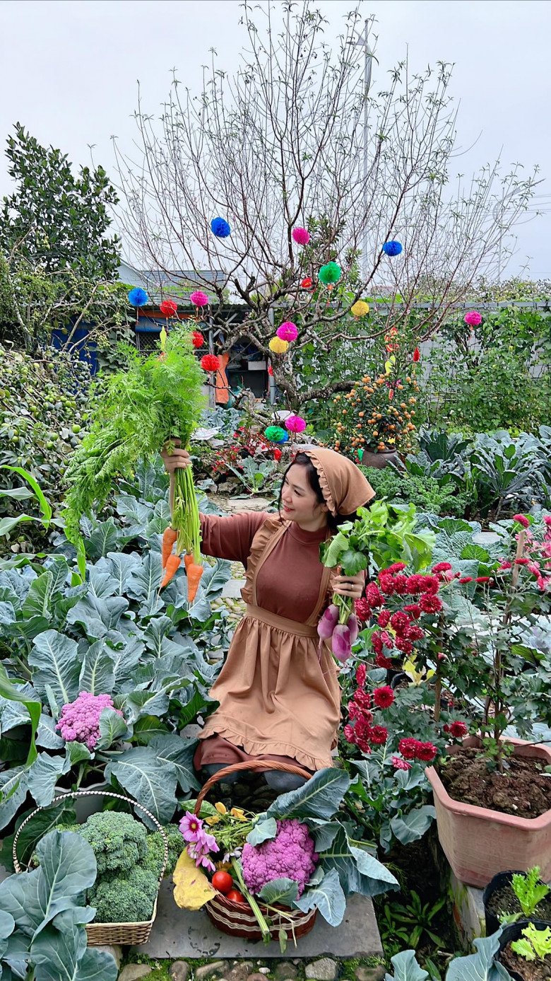 Mẹ bốn con Quảng Ninh làm vườn rộng 300m2, cắm hoa bằng rau củ độc lạ, đẹp như hoa tươi - 5 - kythuatcanhtac.com
