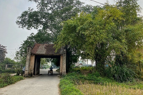 Cận cảnh nhà cổ 300 tuổi trải qua 13 đời “cha truyền con nối” ở ngoại thành Hà Nội - 1 - kythuatcanhtac.com