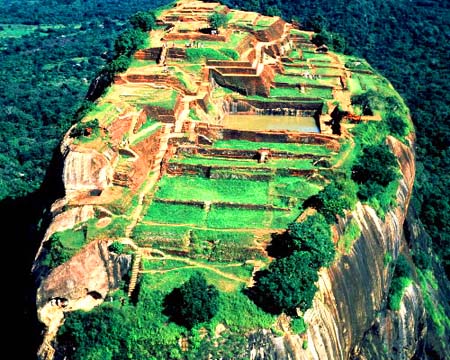 Tảng đá lớn Sigiriya (Lion's rock) nằm ở một thị trấn thuộc trung tâm quận Matale của Sri Lanka 4 - kythuatcanhtac.com