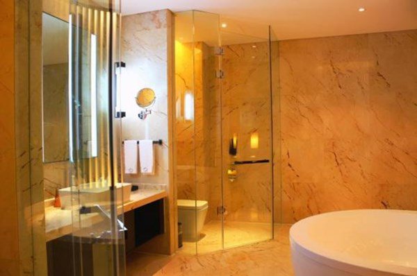 Tại sao phòng tắm của khách sạn là kính trong suốt? Lý do sẽ khiến nhiều người tiếc nuối - 3 - kythuatcanhtac.com