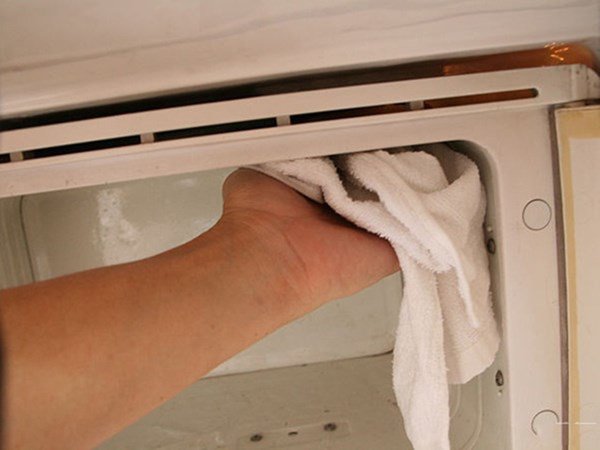 Chỉ cần 5 phút tủ lạnh thơm nức cả tuần, không phải amp;#34;thần kìamp;#34; đâu, đó là sự thật - 4 - kythuatcanhtac.com