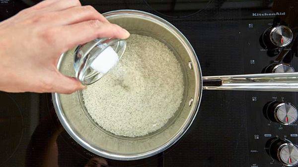 Âm thầm vùi củ tỏi vào thùng gạo, công dụng đảm bảo làm mọi người ngạc nhiên - 4 - kythuatcanhtac.com