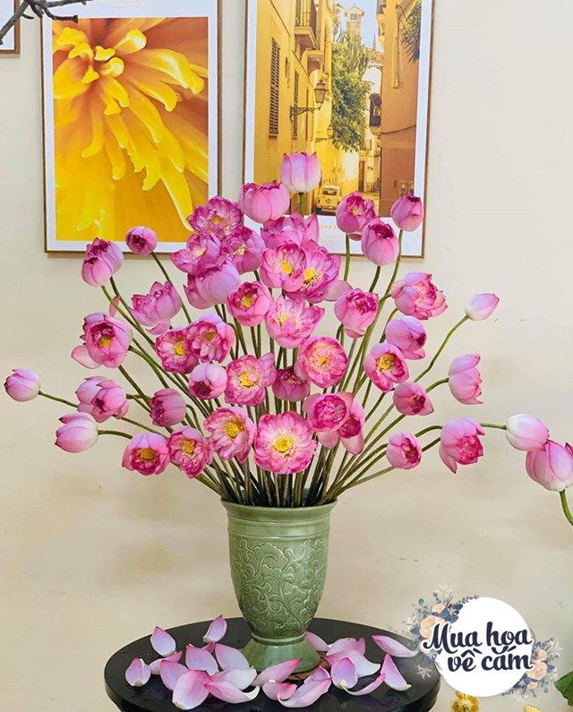 Muôn kiểu cắm hoa sen đẹp hút hồn của chị em Việt, nhìn là muốn amp;#34;rướcamp;#34; ngay 1 bình - 21 - kythuatcanhtac.com