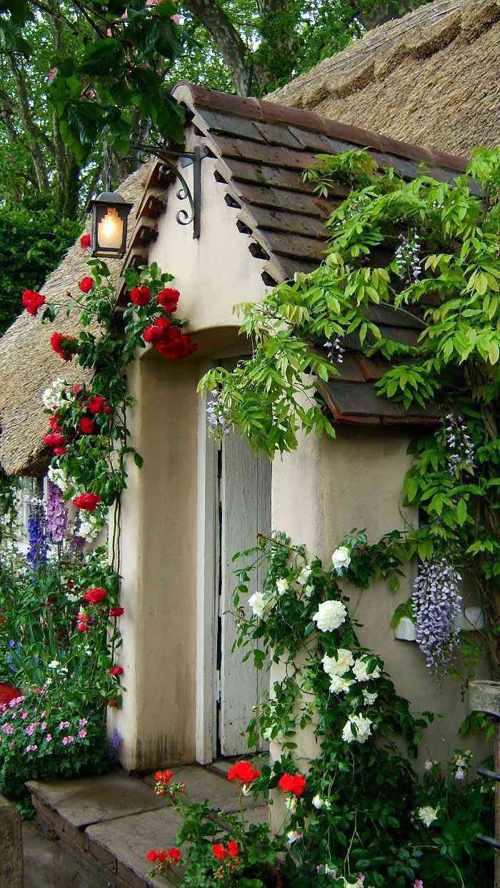 Những ngôi nhà phủ đầy hoa hồng khiến ai nhìn cũng mê - 9 - kythuatcanhtac.com