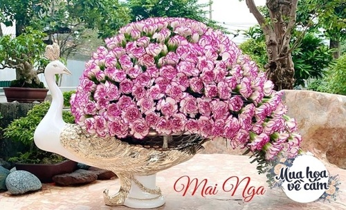 Mẹ Việt tự tay cắm hoa 20/10, nhìn đến ảnh chim công, dân mạng thốt lên “nức nở” - 24 - kythuatcanhtac.com