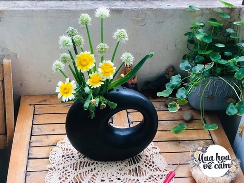 Mẹ Việt biến nhà rực sắc đón ngày 8/3, khoe muôn kiểu cắm hoa đẹp rụng rời - 20 - kythuatcanhtac.com