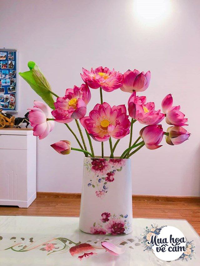 Muôn kiểu cắm hoa sen đẹp hút hồn của chị em Việt, nhìn là muốn amp;#34;rướcamp;#34; ngay 1 bình - 13 - kythuatcanhtac.com