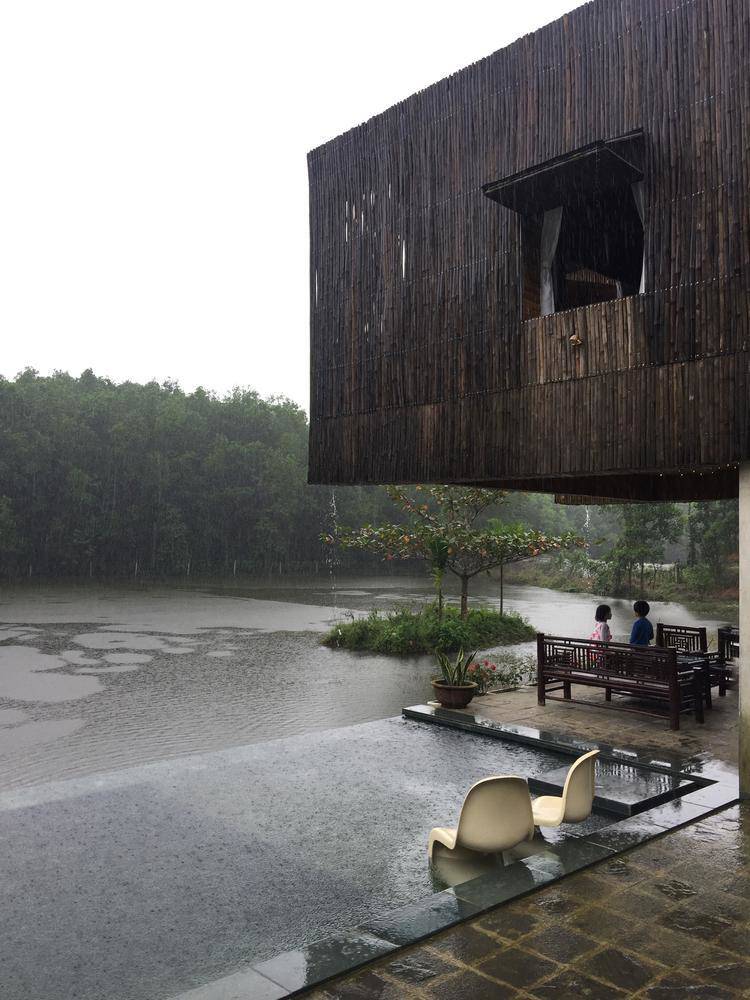 Không có điều hòa, nhà bên hồ ở Đà Nẵng vẫn mát mẻ nhờ lớp vỏ bằng tre - 27 - kythuatcanhtac.com