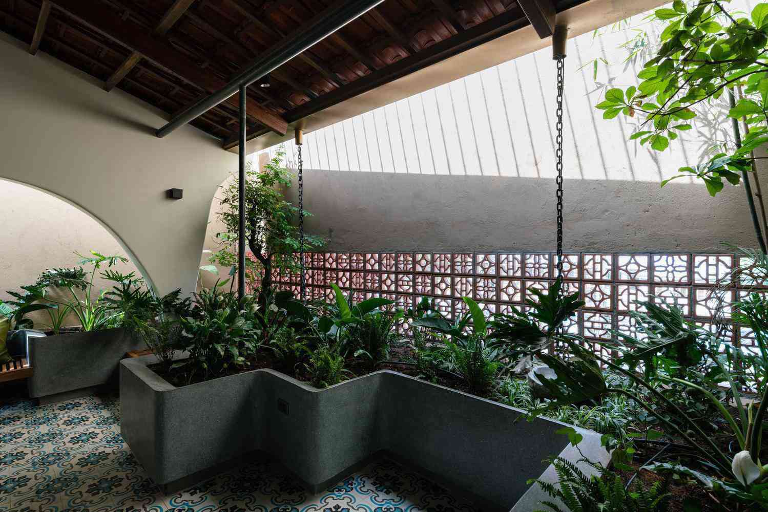Ngôi nhà mái ngói tuyệt đẹp của người công giáo ở Vũng Tàu - 5 - kythuatcanhtac.com