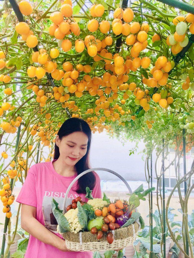 Mẹ đảm Sài Gòn chia sẻ bí quyết trồng cà chua sai trĩu quả, thu hoạch 100kg mỗi vụ - 7 - kythuatcanhtac.com