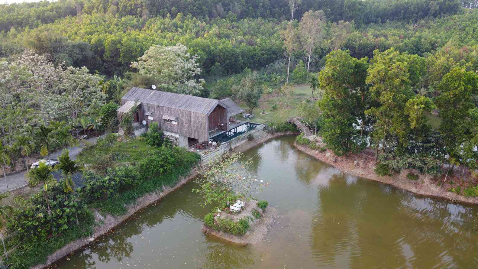 Không có điều hòa, nhà bên hồ ở Đà Nẵng vẫn mát mẻ nhờ lớp vỏ bằng tre - 9 - kythuatcanhtac.com